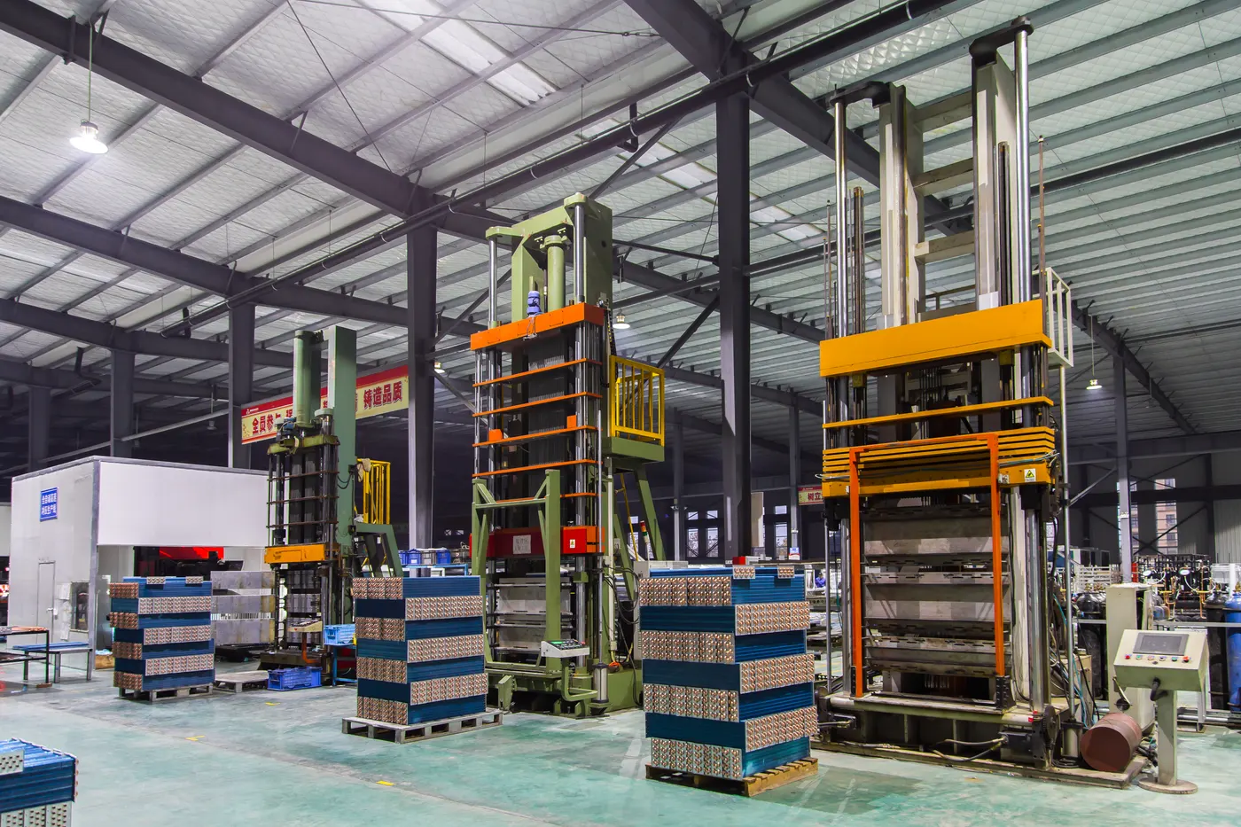 Tube expanding machine